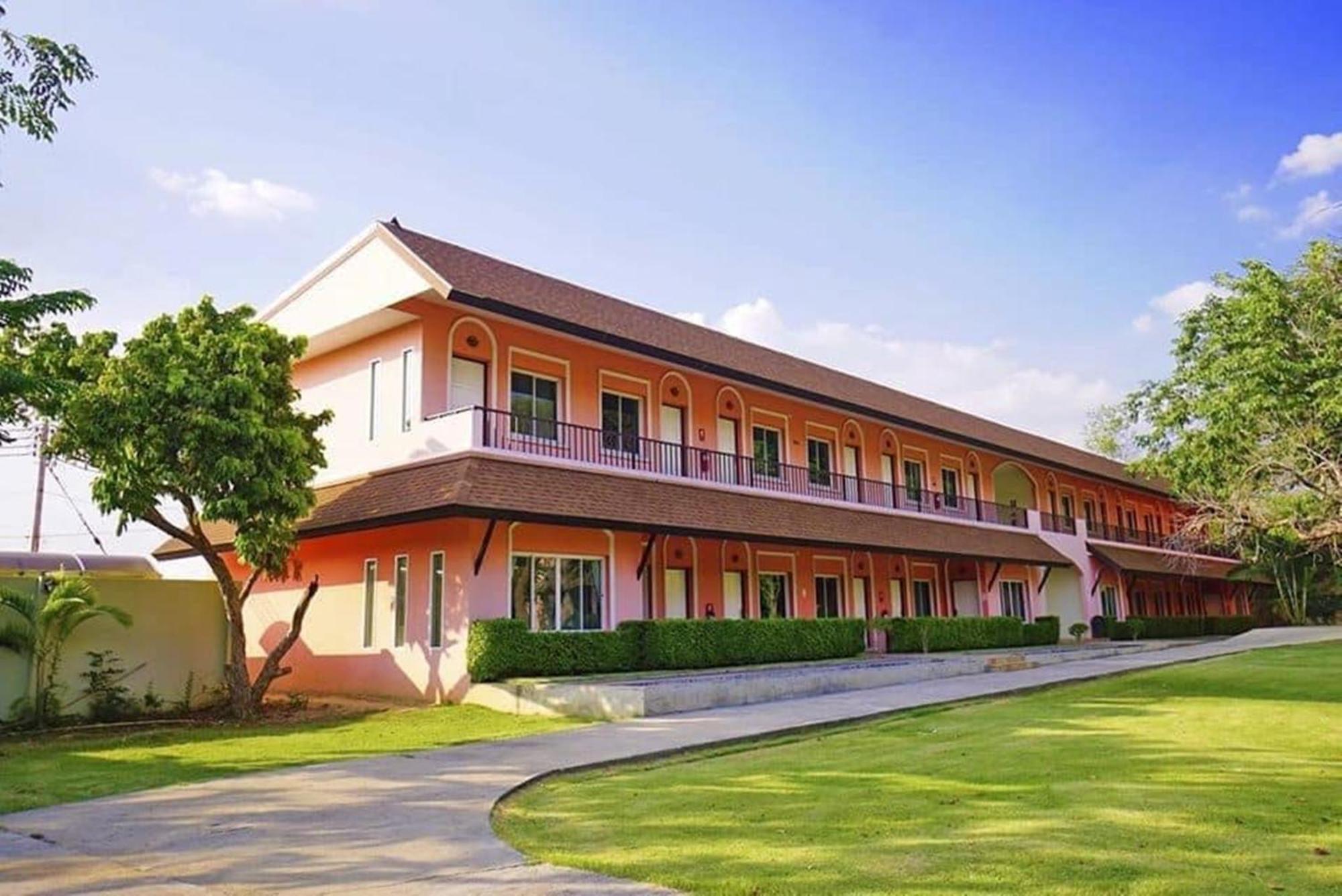Aurora Resort Kanchanaburi Exterior foto