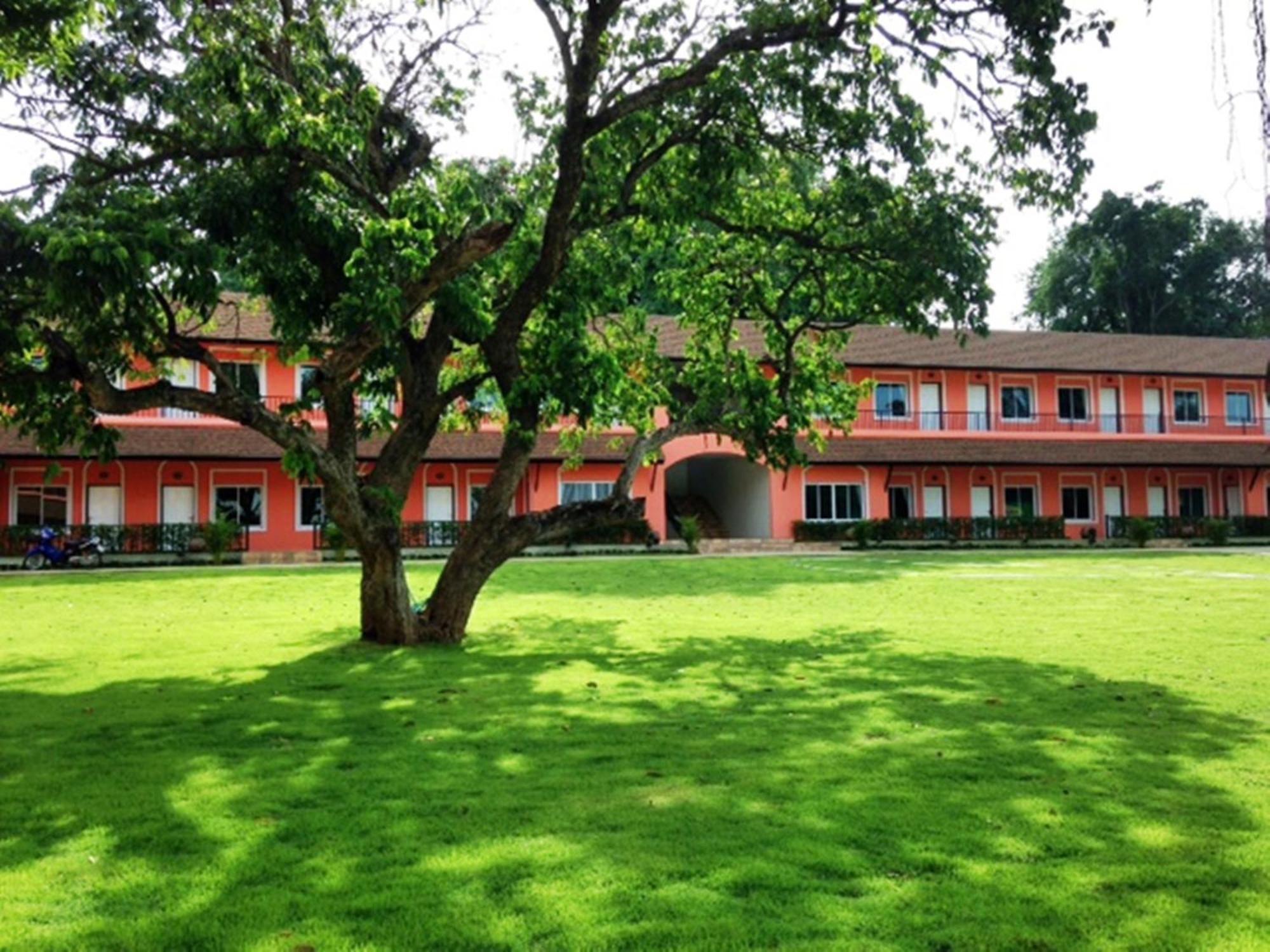 Aurora Resort Kanchanaburi Exterior foto